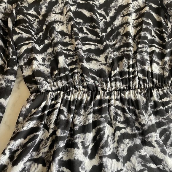 Alice + Olivia Black and White Print Long Sleeve Silk Dress - Picture 9 of 15